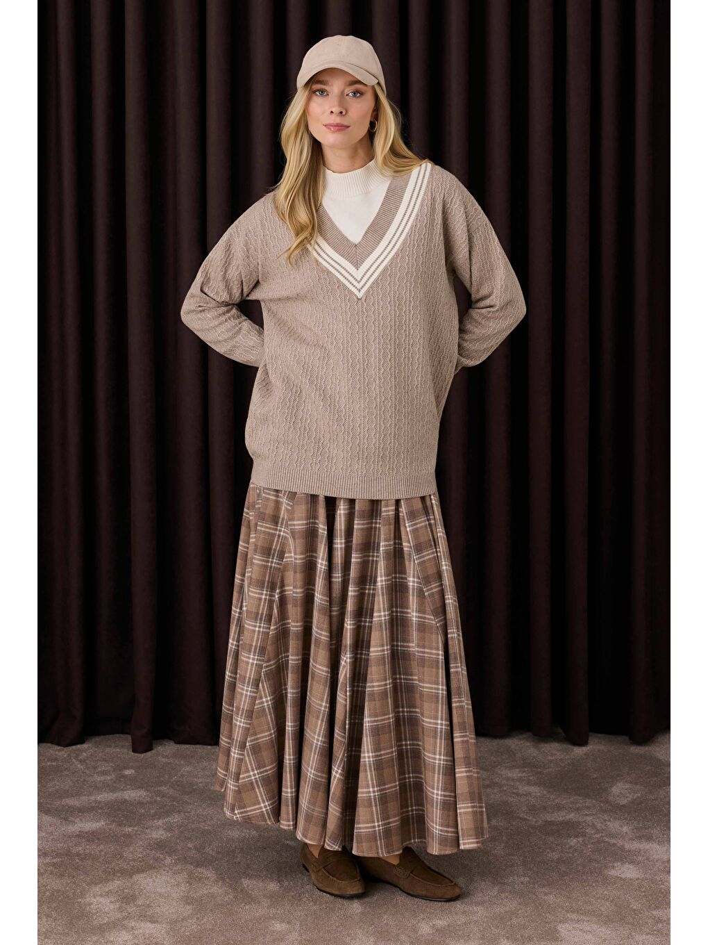 Bej V Yaka Dokulu Triko Vizon-3