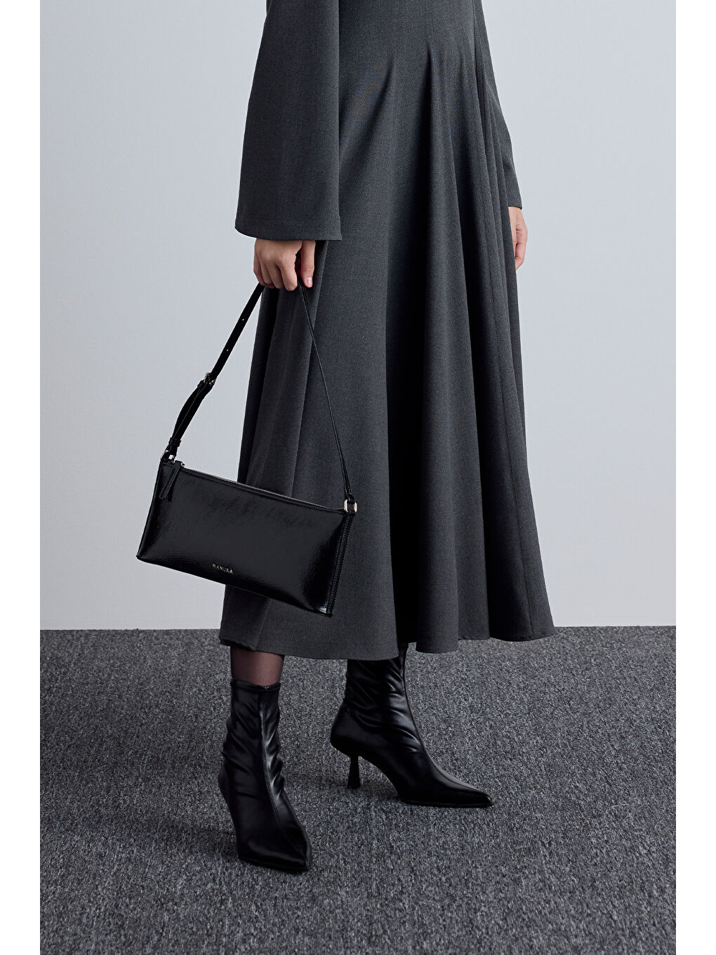 İnce Askılı Rugan Çanta Siyah