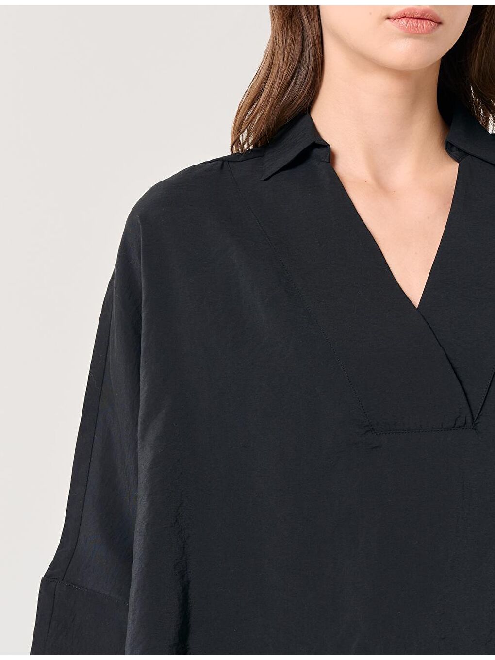 Siyah Bol Kesim Gömlek Yaka Truvakar Kol Bluz-3