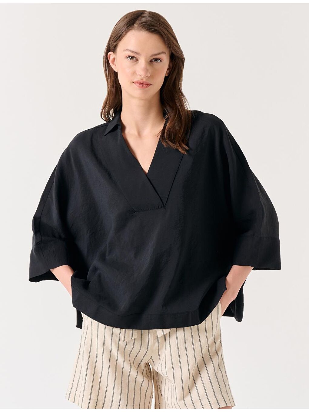 Siyah Bol Kesim Gömlek Yaka Truvakar Kol Bluz-1