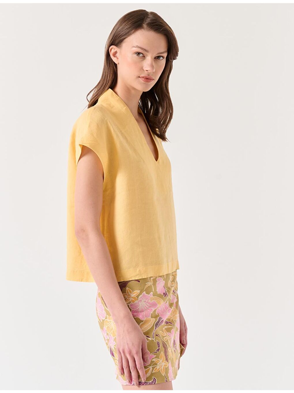 Sarı Bol Kesim V Yaka Kolsuz Dokuma Keten Bluz-2