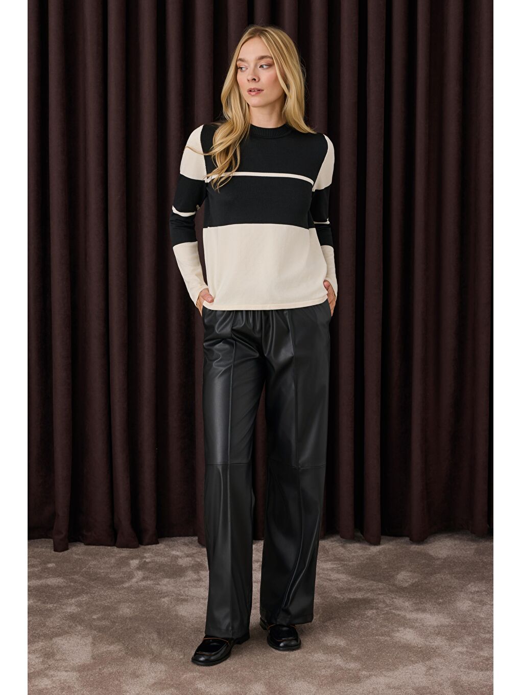 Bloklu Kazak Siyah-Ekru