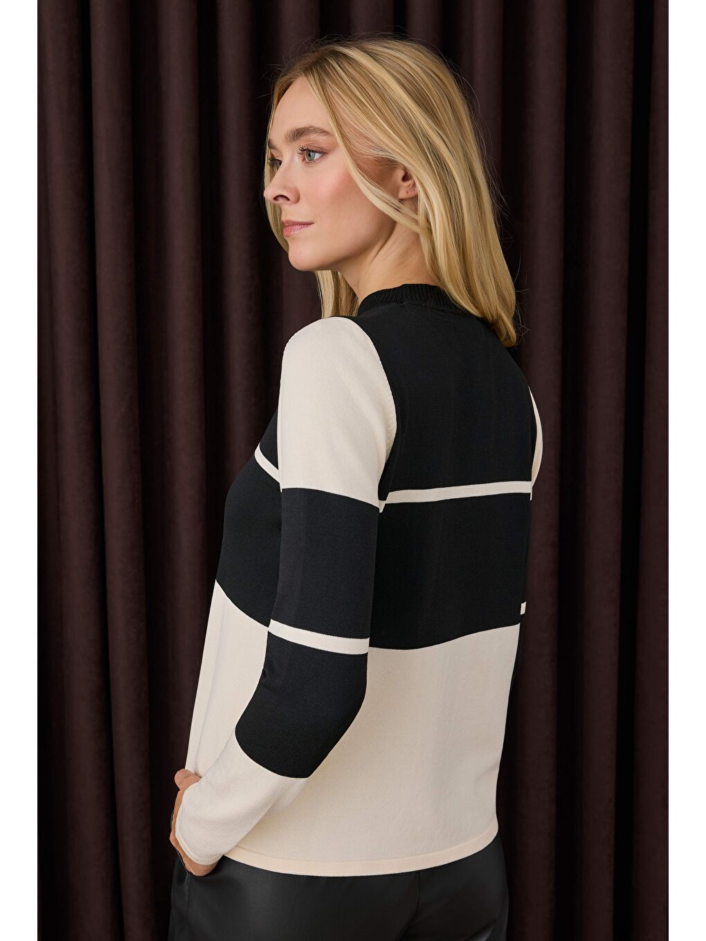 Bloklu Kazak Siyah-Ekru-1