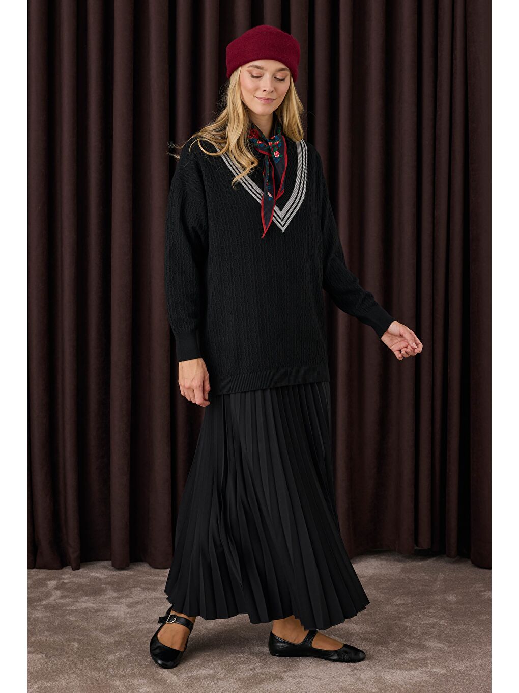 V Yaka Dokulu Triko Siyah