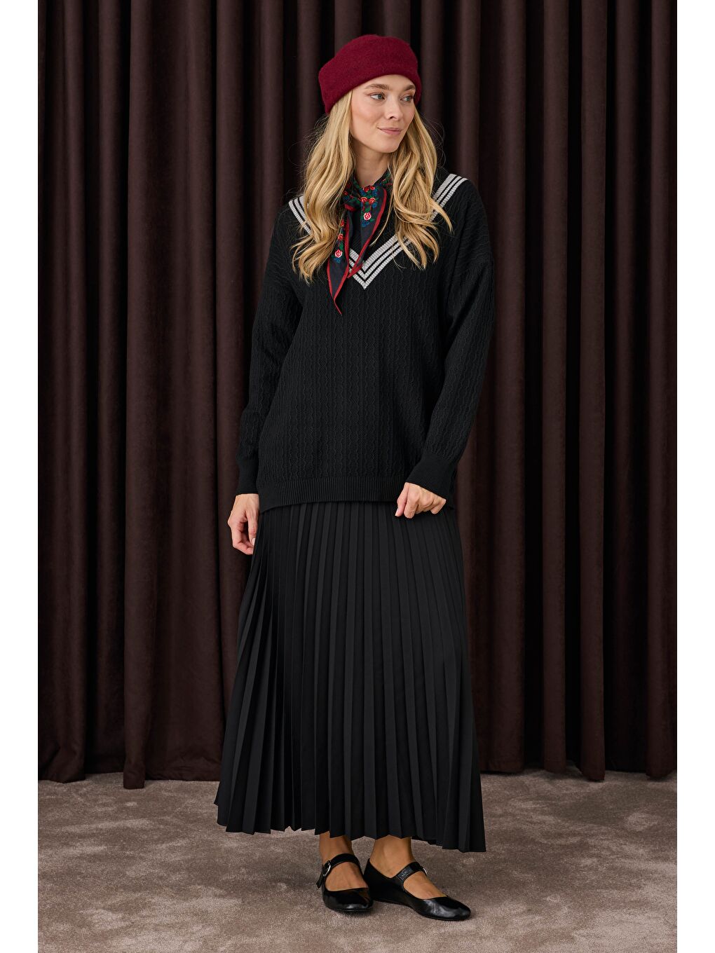 V Yaka Dokulu Triko Siyah-1