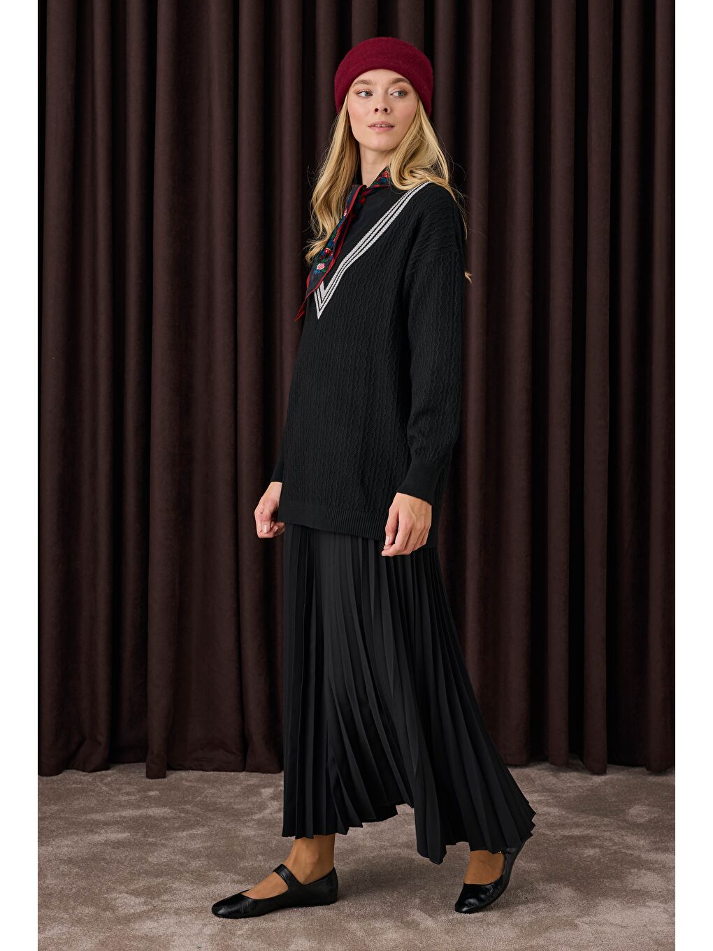 V Yaka Dokulu Triko Siyah-2