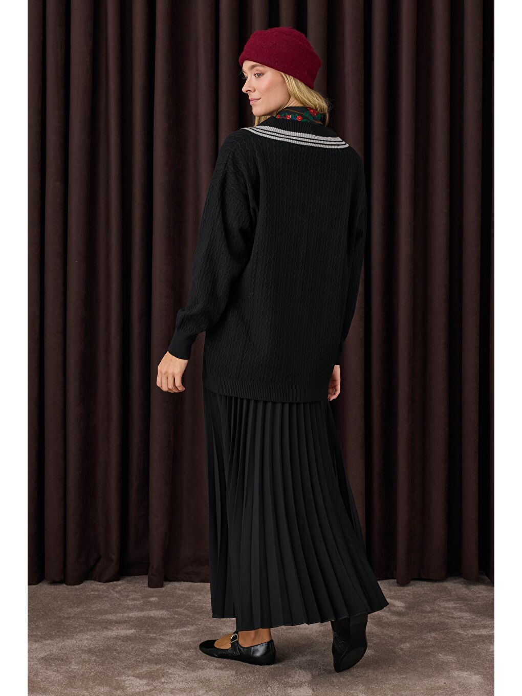 V Yaka Dokulu Triko Siyah-3