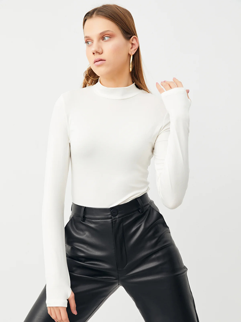 Kadın Beyaz Parmak Detaylı Bluz-2