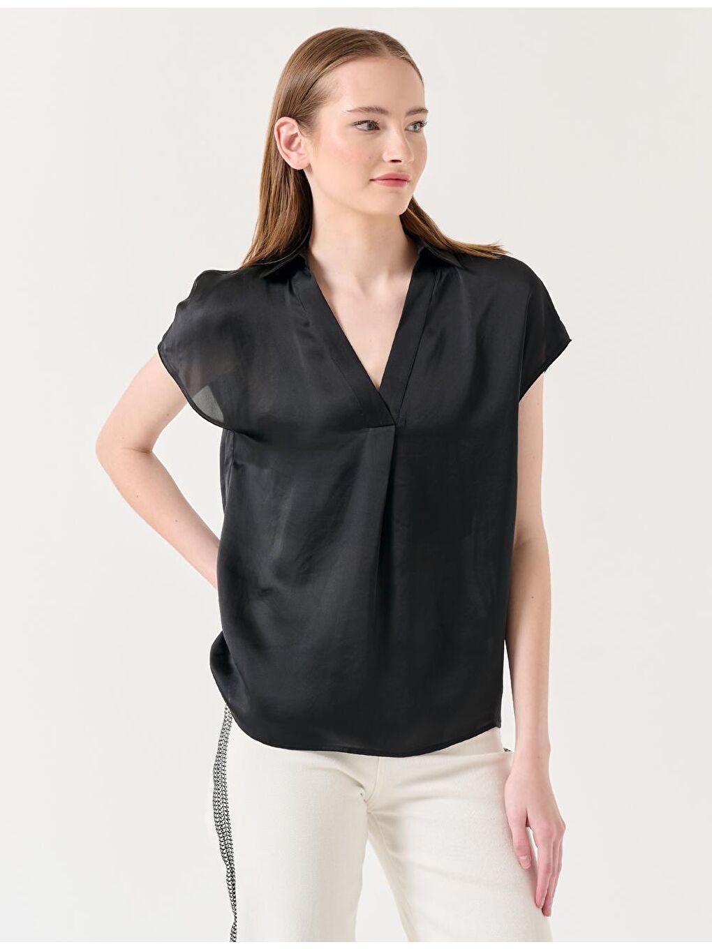 Siyah V Yaka Kolsuz Saten Bluz-2
