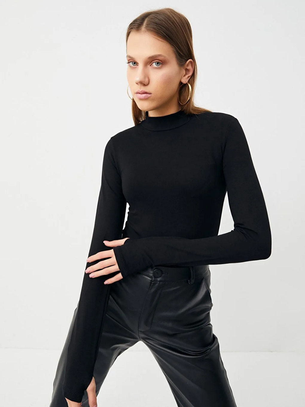 Kadın Siyah Parmak Detaylı Bluz-1