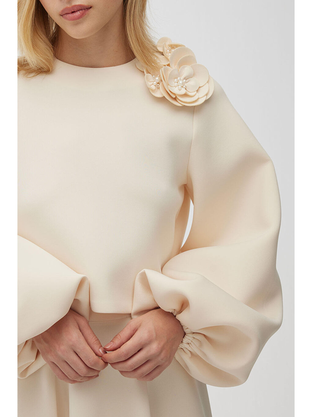 Balon Kol Broşlu Bluz Bej-4