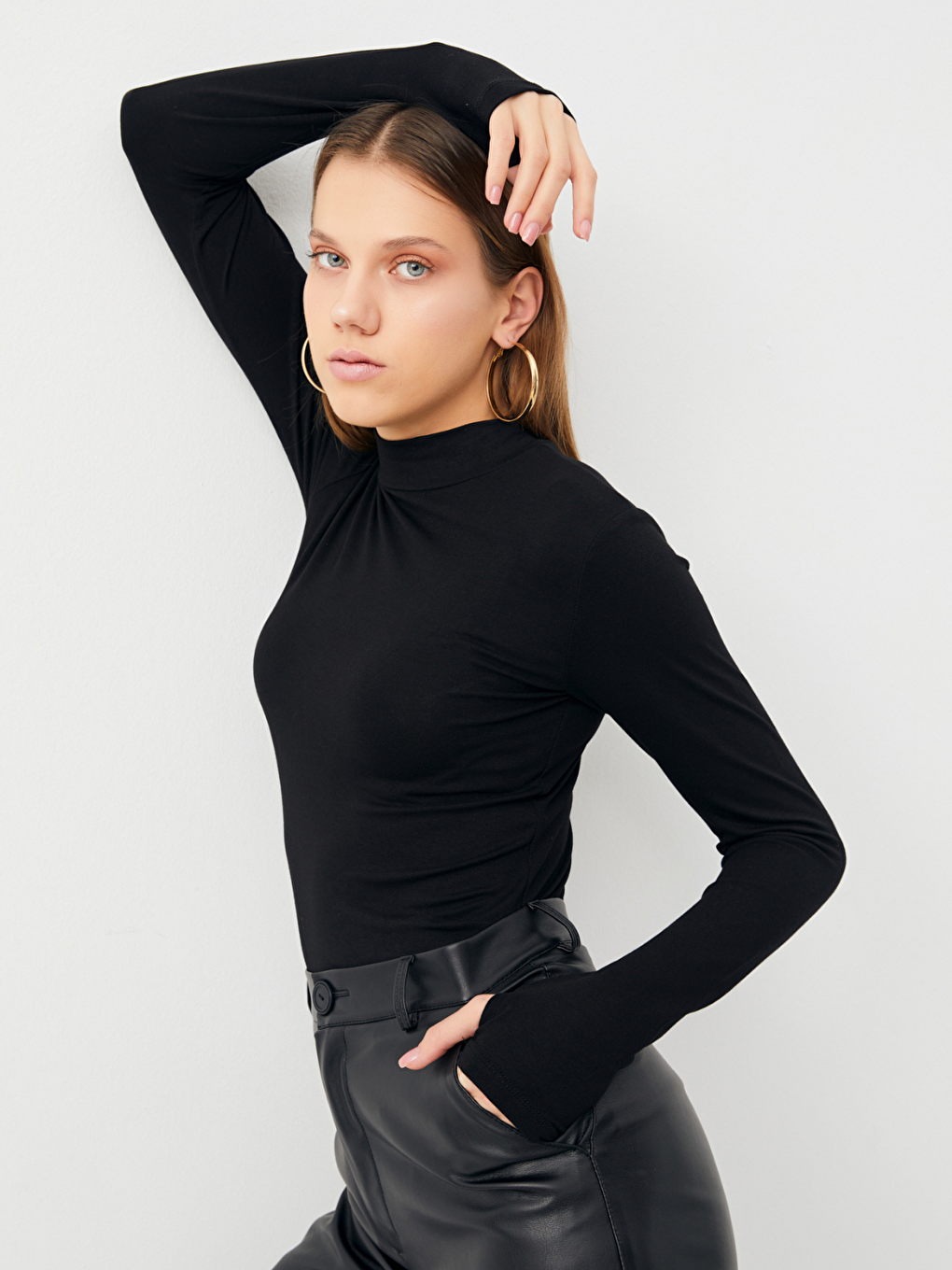 Kadın Siyah Parmak Detaylı Bluz-3