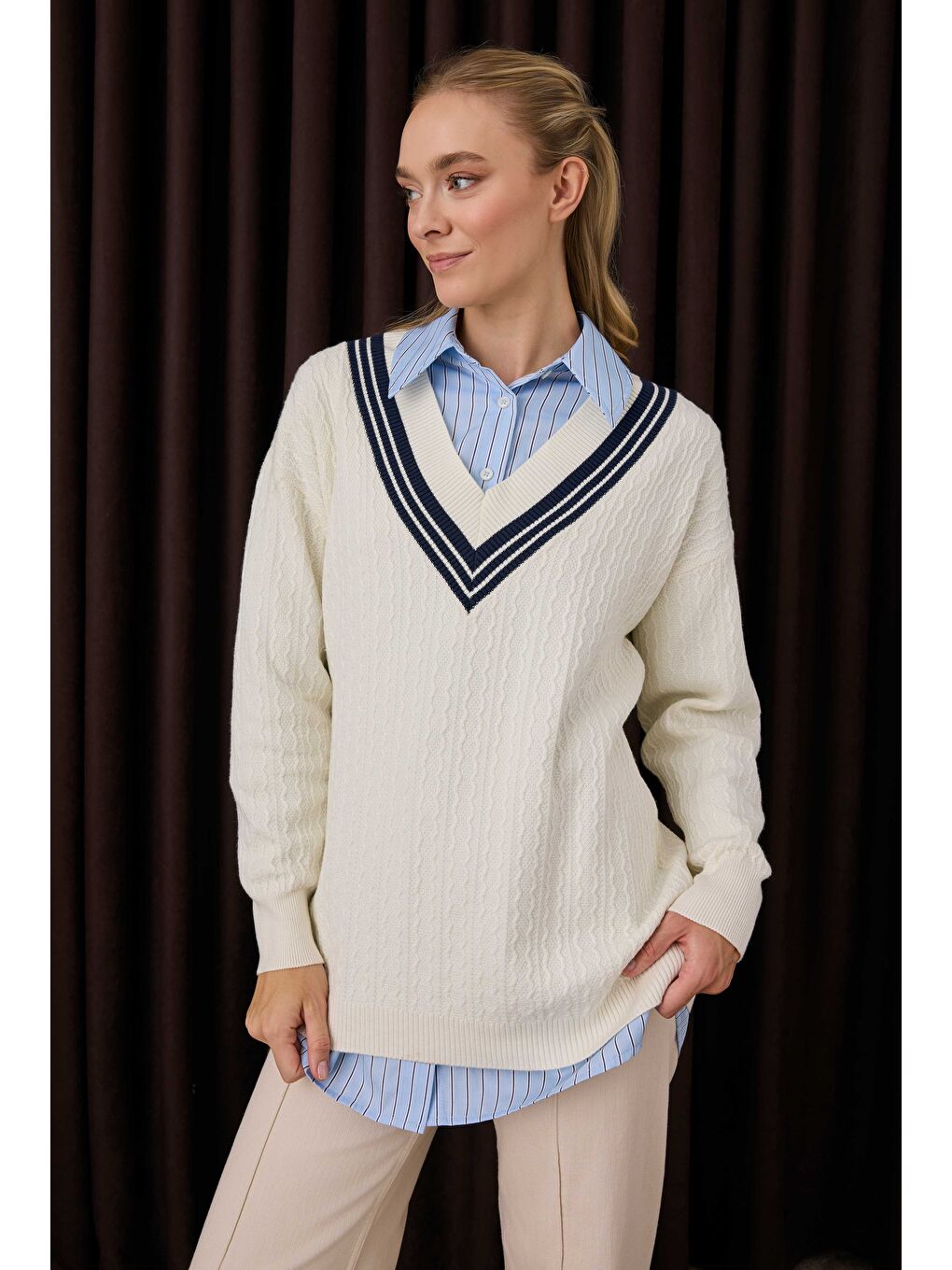 V Yaka Dokulu Triko Ekru