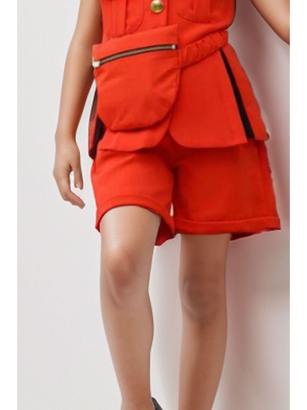 Kız Çocuk Düğme ve Cep Detaylı Kolsuz Yelek Penye Bluz Turuncu Şortlu Takım-2