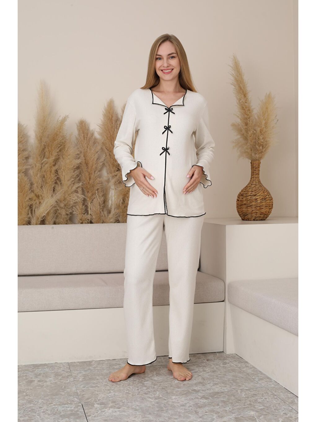 Beyaz Hamile ve Lohusa Uzun Kollu Yumoş Kumaş Fiyonklu Bel Ayarlı Pijama Takımı