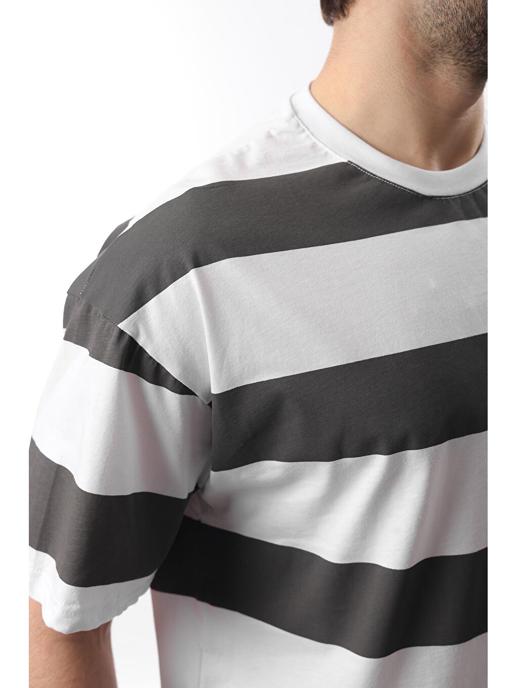 Gri Füme Oversize Renk Bloklu Bisiklet Yaka Kısa Kollu %100 Pamuk Tişört 7030-2