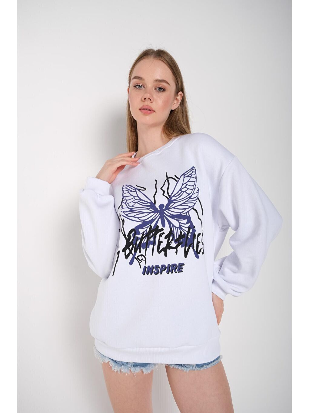 Trendseninle Beyaz Kadın BEYAZ Butterflies Inspire Baskılı Oversize Sweatshirt 000