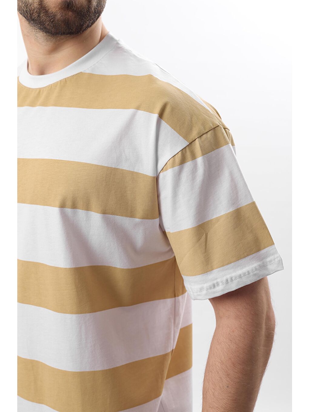 Bej Oversize Renk Bloklu Bisiklet Yaka Kısa Kollu %100 Pamuk Tişört 7030-2