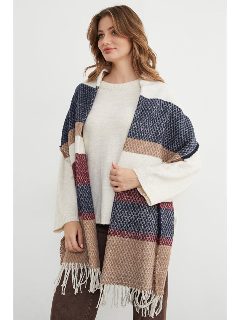 Bej Renk Bloklu Petek Desenli Şal-1