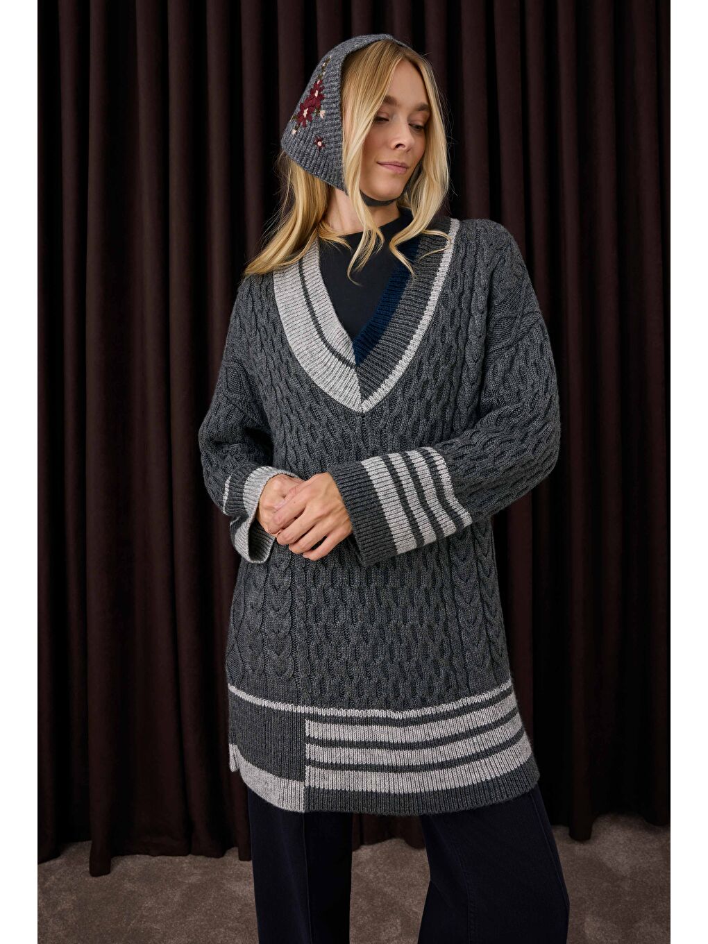 Şerit Detaylı Dokulu Kazak Koyu Gri