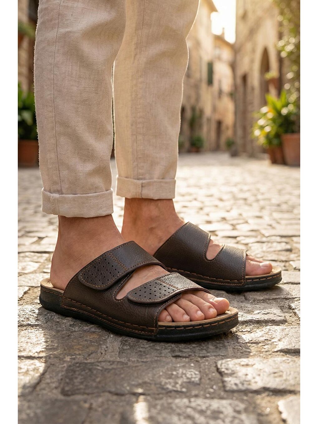 Kahverengi Yazlık İki Toka Ayarlanabilir Masaj Taban Erkek Terlik