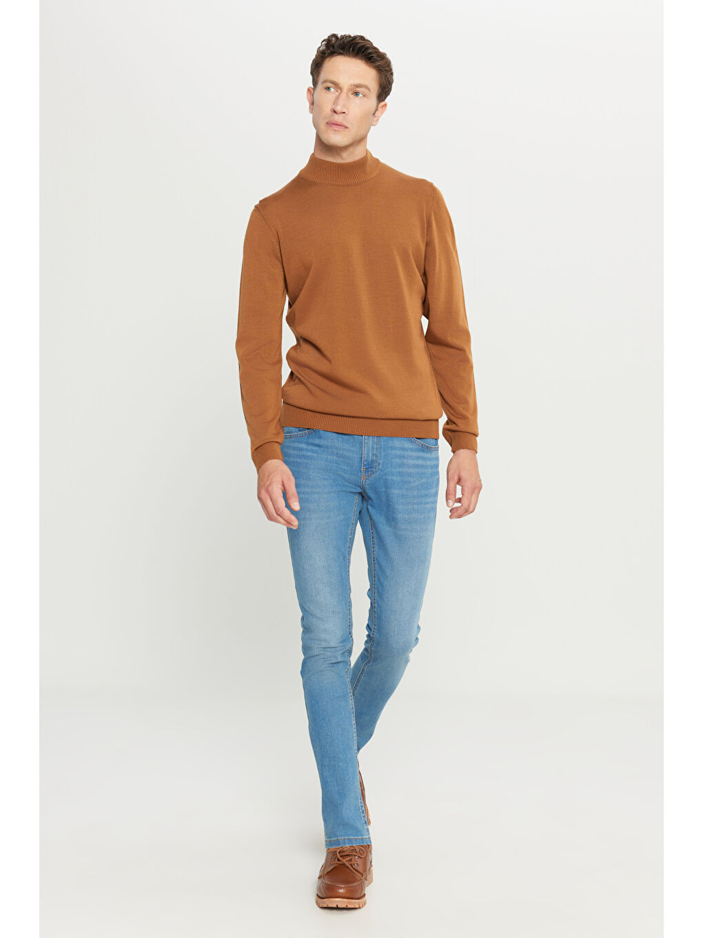 Kahverengi Erkek Tarçın Tüylenme Yapmayan Anti-Pilling Standart Fit Yarım Balıkçı Yaka Triko Kazak-1