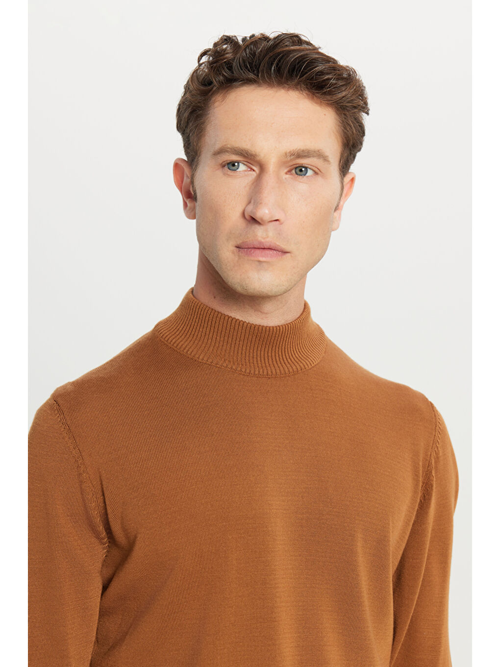 Kahverengi Erkek Tarçın Tüylenme Yapmayan Anti-Pilling Standart Fit Yarım Balıkçı Yaka Triko Kazak-3