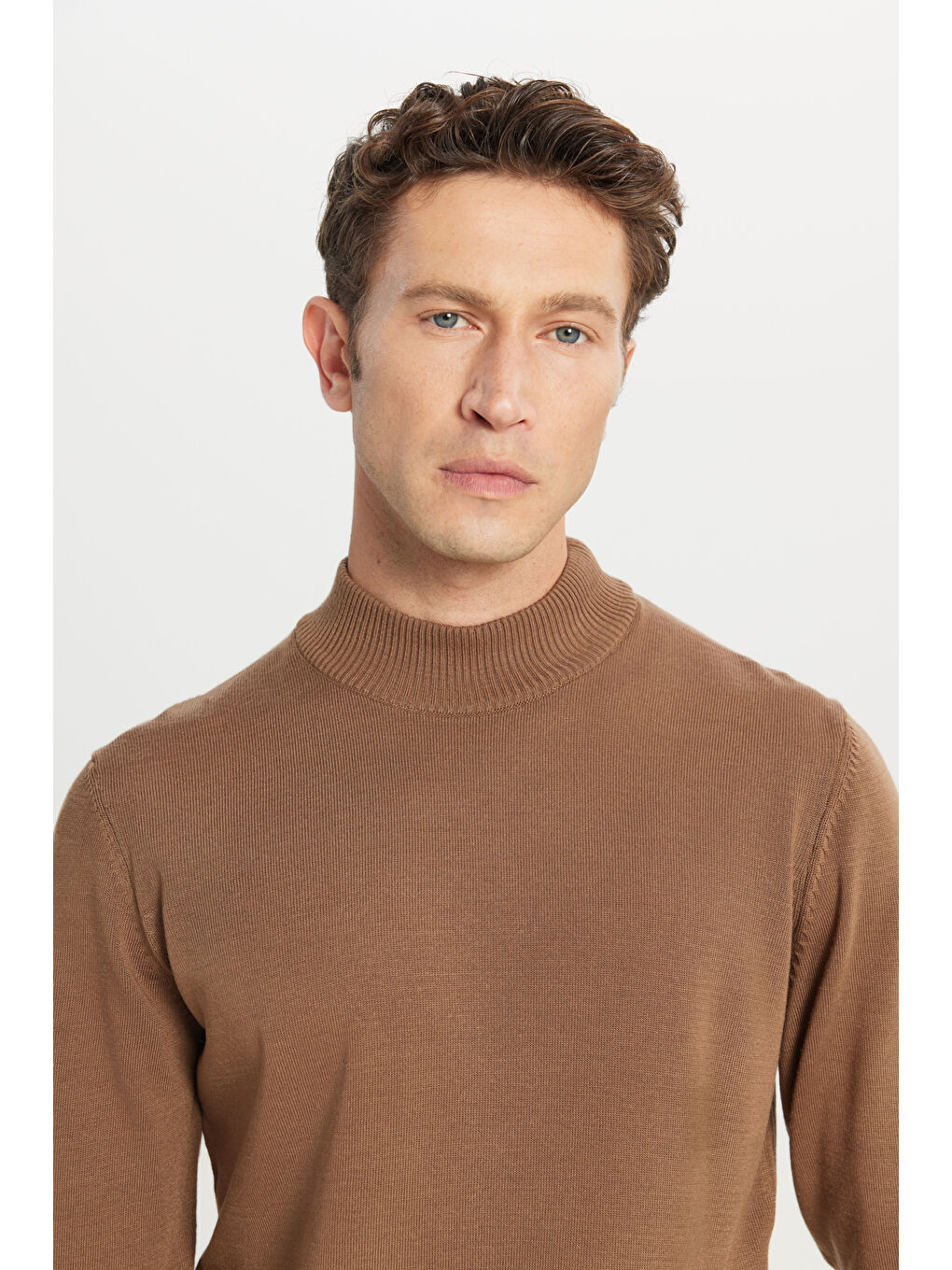 Bej Erkek Vizon Tüylenme Yapmayan Anti-Pilling Standart Fit Yarım Balıkçı Yaka Triko Kazak-3