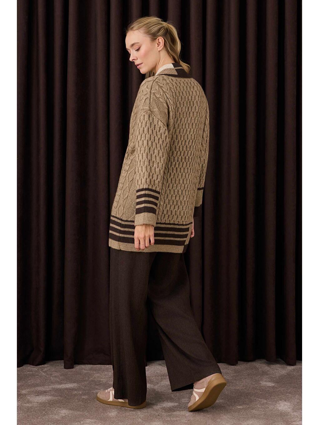 Bej Şerit Detaylı Dokulu Kazak Vizon-4