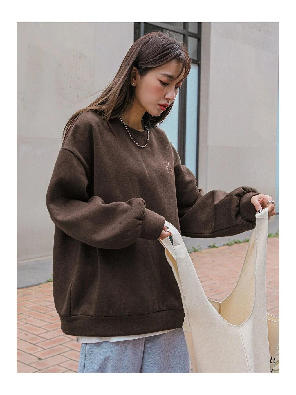 Trendseninle Kahverengi Kadın KAHVERENGİ Arid Mountain Baskılı Oversize Sweatshirt - 2