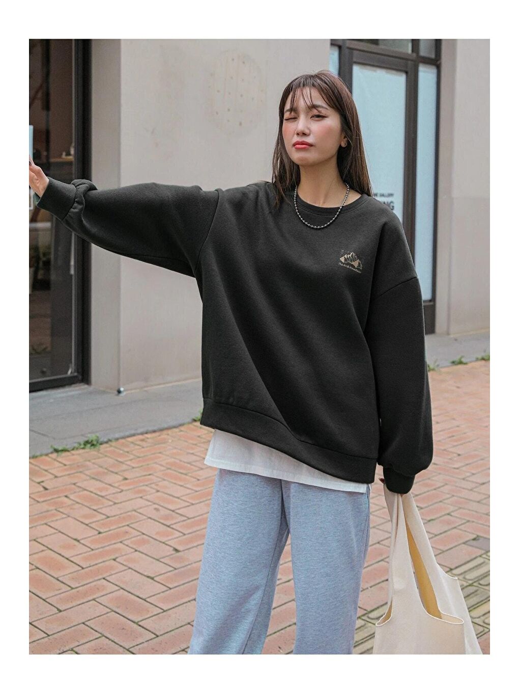 Trendseninle Siyah Kadın SİYAH Arid Mountain Baskılı Oversize Sweatshirt - 1