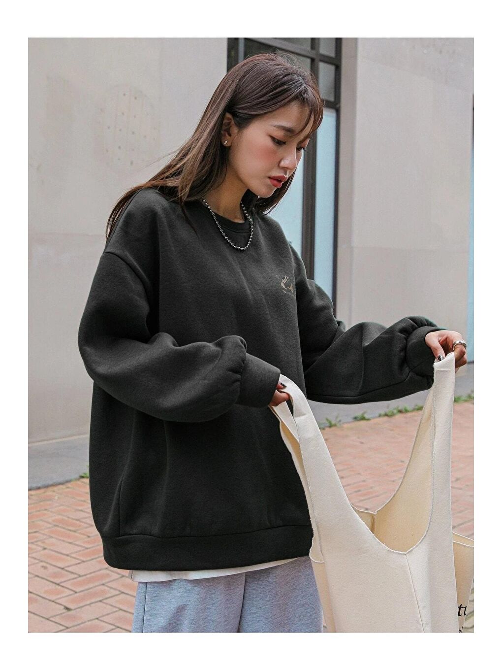 Trendseninle Siyah Kadın SİYAH Arid Mountain Baskılı Oversize Sweatshirt - 2