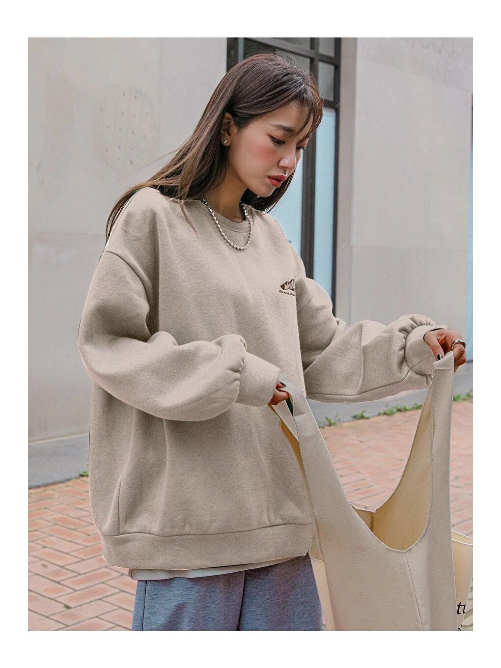 Trendseninle Bej Kadın BEJ Arid Mountain Baskılı Oversize Sweatshirt - 2