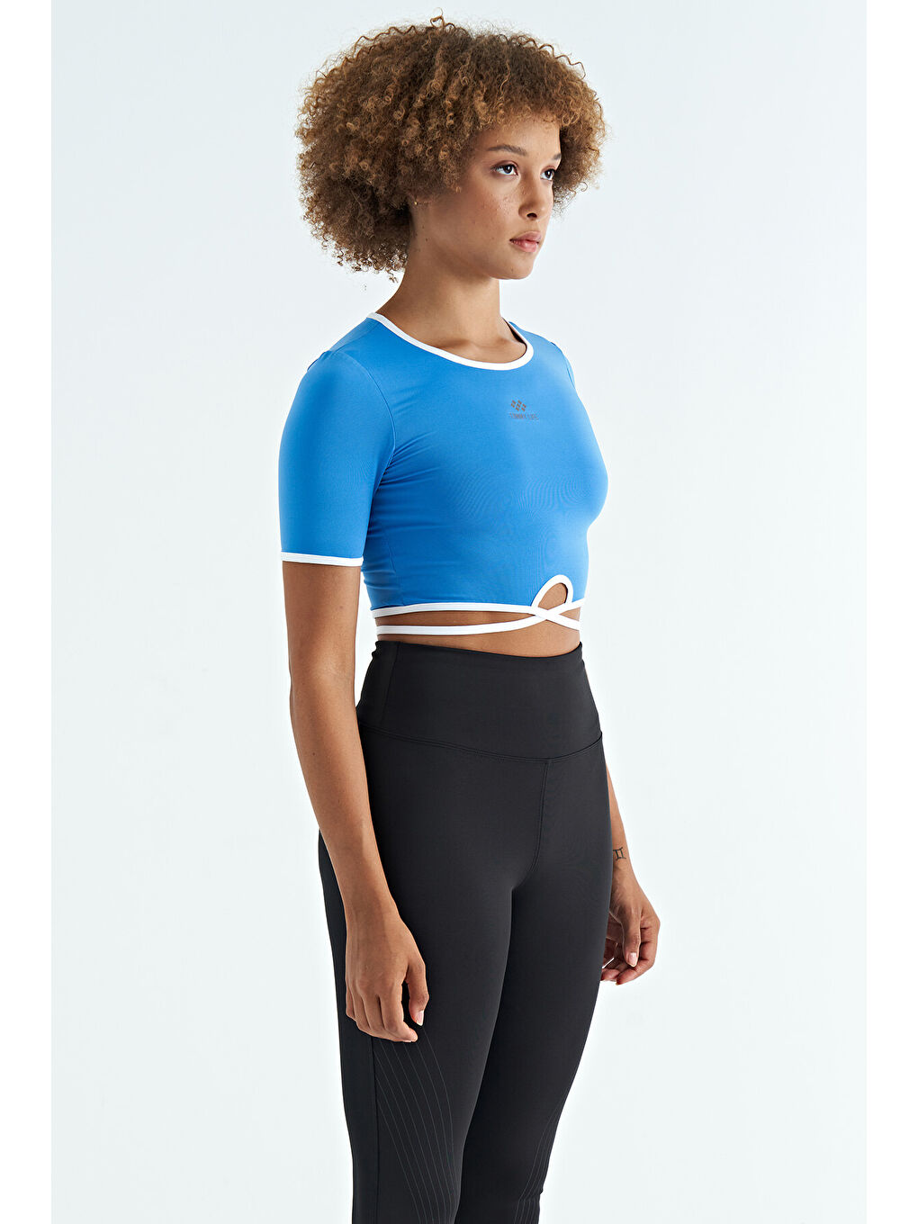 Mavi Saks Bel Bağlama Detaylı O Yaka Standart Kalıp Dalgıç Kumaş Kadın Crop Tişört - 97266-3