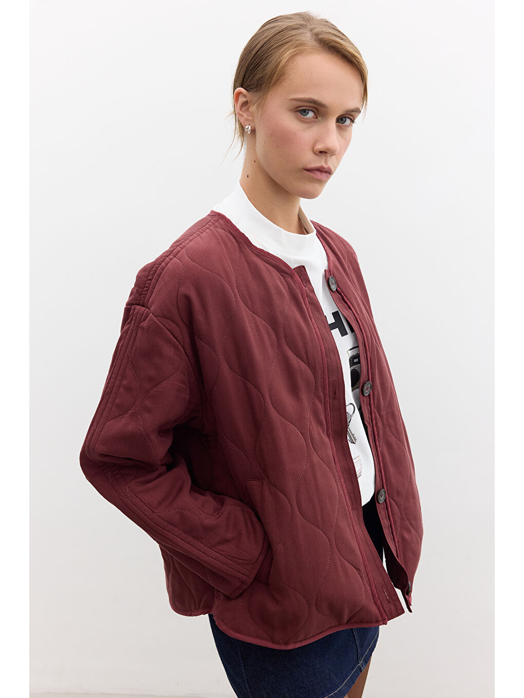 Kırmızı Düğmeli Kısa Kapitone Mont Vişne-3