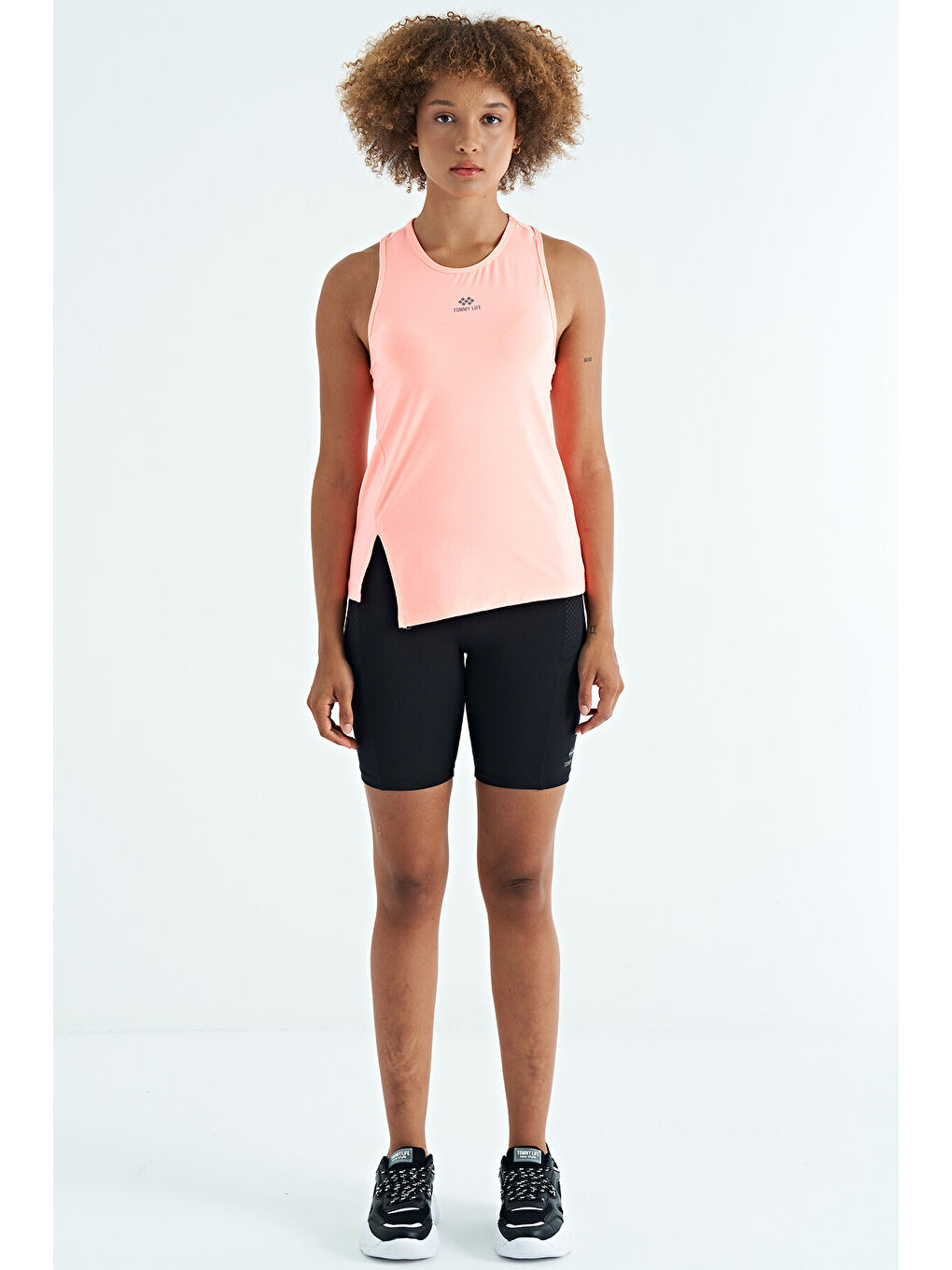 Turuncu Yavruagzı Yırtmaç Detaylı O Yaka Sıfır Kollu Standart Kalıp Kadın Spor Atlet - 97256-1