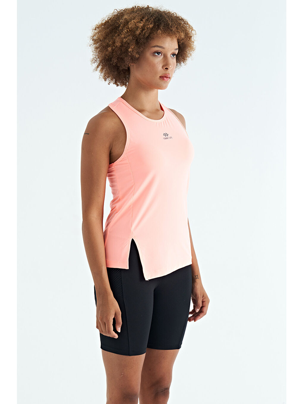 Turuncu Yavruagzı Yırtmaç Detaylı O Yaka Sıfır Kollu Standart Kalıp Kadın Spor Atlet - 97256-2