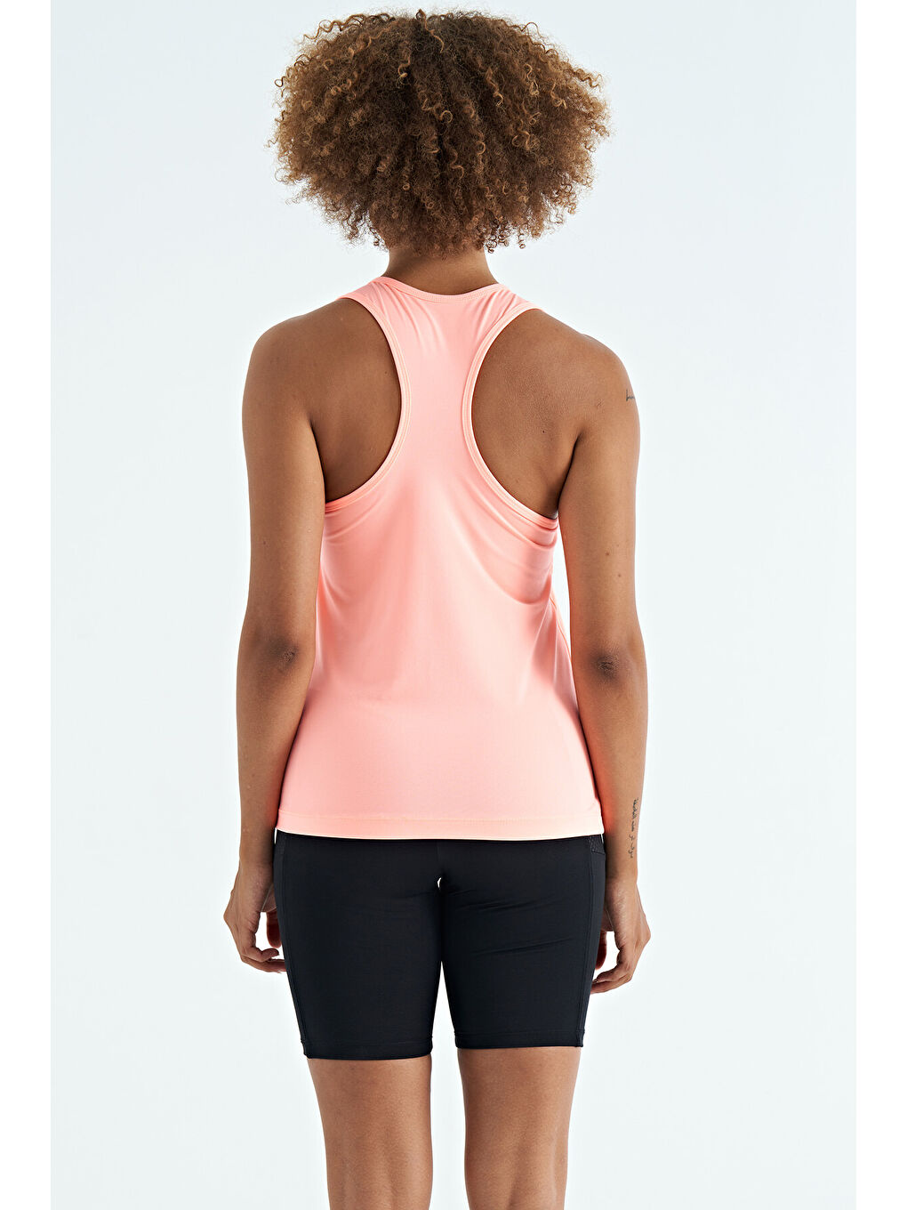 Turuncu Yavruagzı Yırtmaç Detaylı O Yaka Sıfır Kollu Standart Kalıp Kadın Spor Atlet - 97256-4