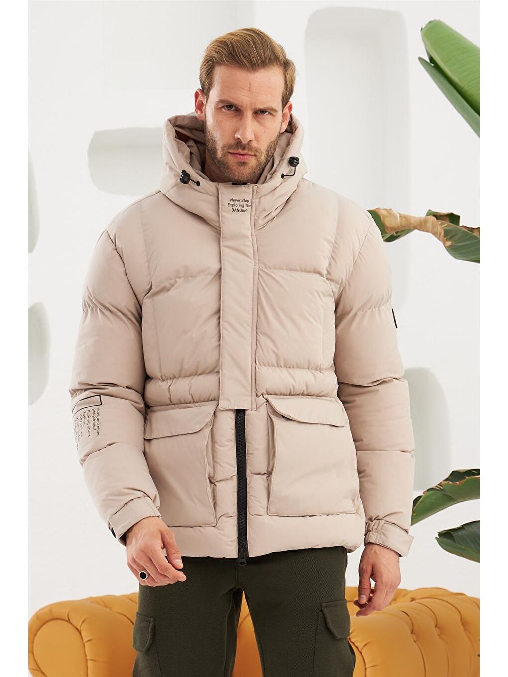 Bej Erkek Su Ve Rüzgar Geçirmez Spor Şişme Mont Taş