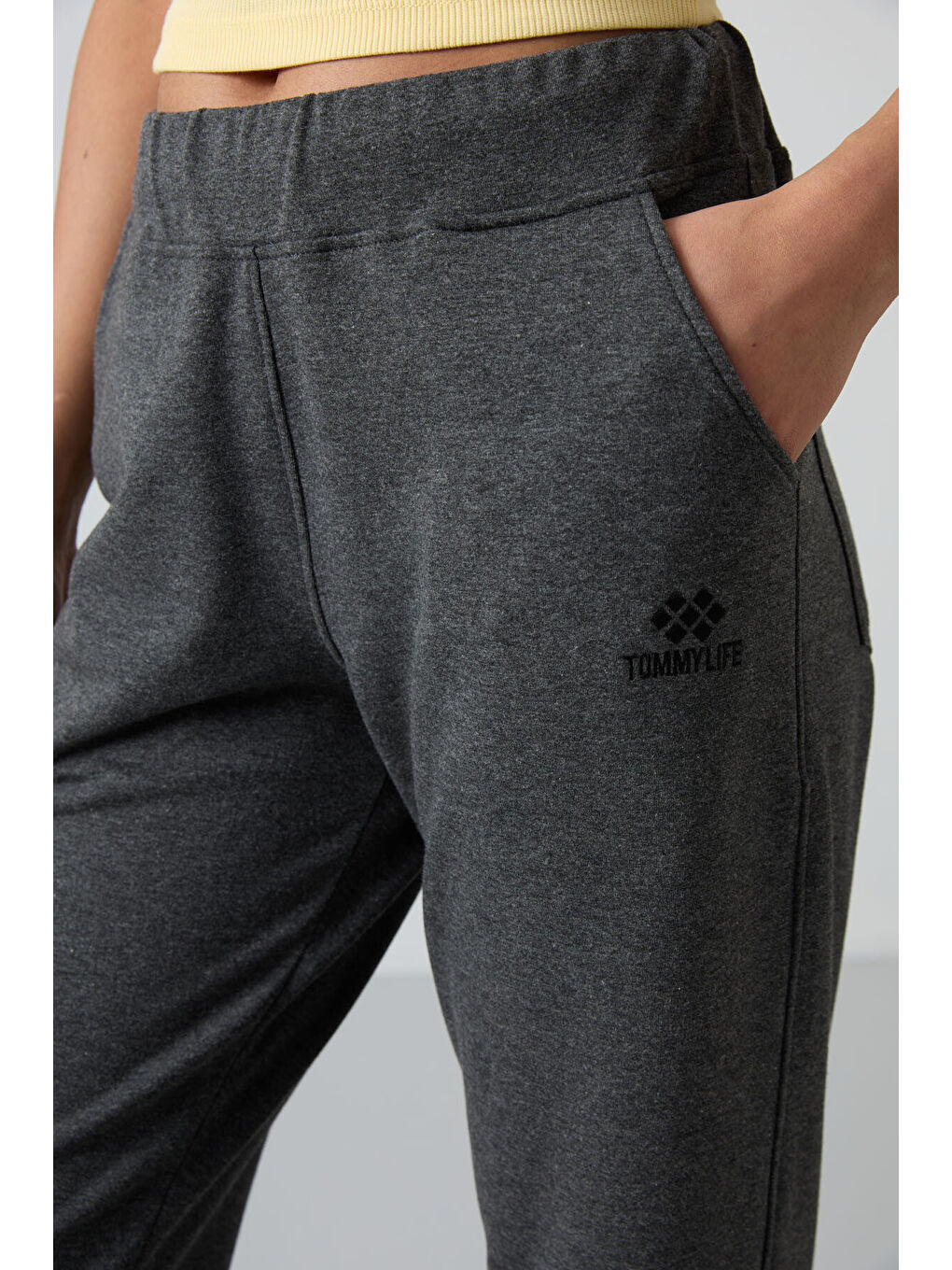 Antrasit Melanj Yüksek Bel Cepli Rahat Form Klasik Paça Kadın Eşofman Alt - 94185-2