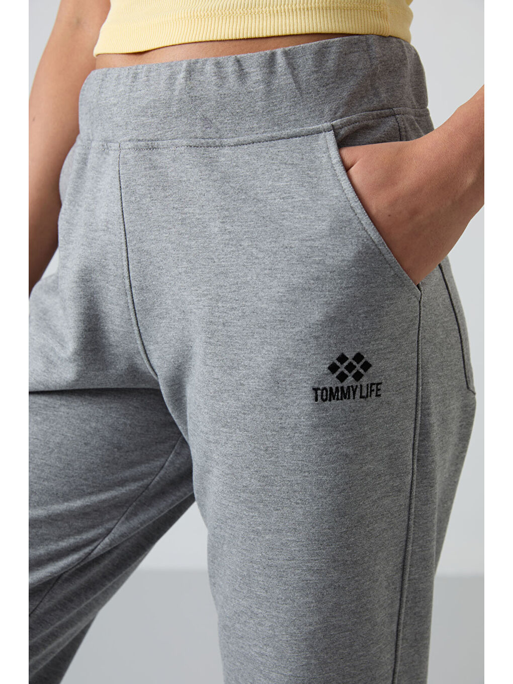 Gri Melanj Yüksek Bel Cepli Rahat Form Klasik Paça Kadın Eşofman Alt - 94185-2