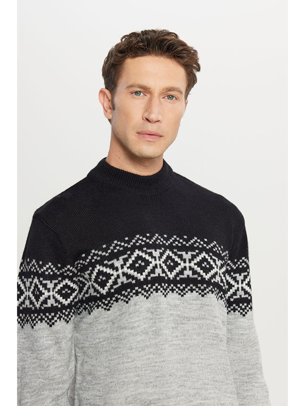 Erkek Siyah-Füme Standart Fit Normal Kesim Yarım Balıkçı Yaka Desenli Triko Kazak-3