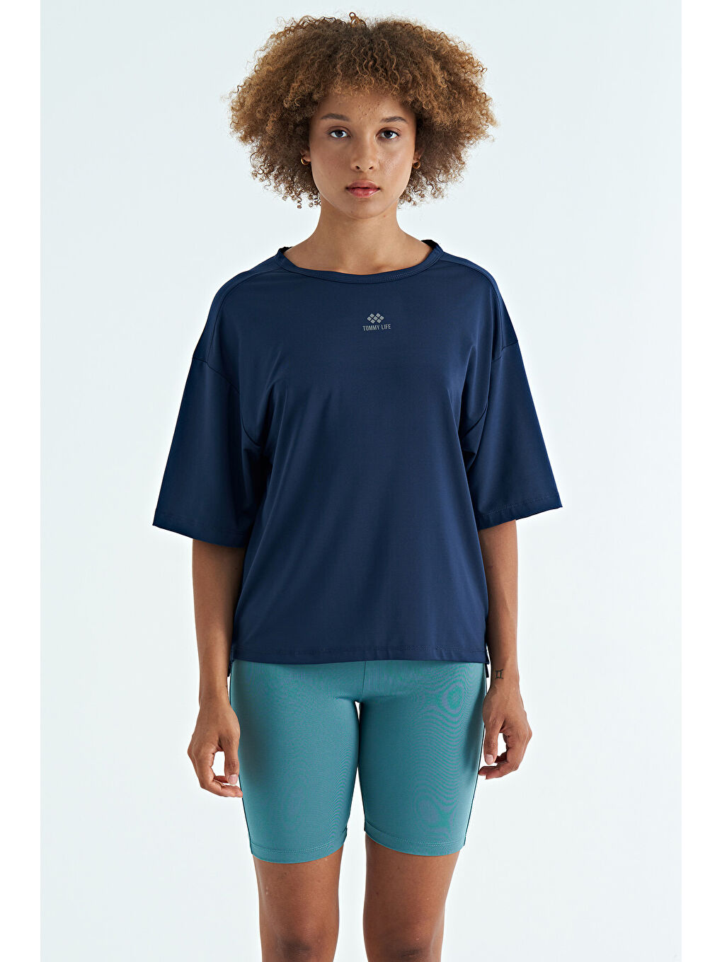 İndigo O Yaka Baskı Detaylı Oversize Kısa Kol Kadın Tişört - 97263-1