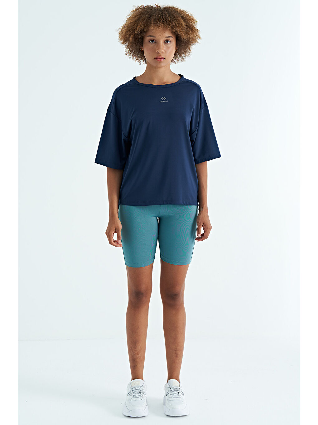 İndigo O Yaka Baskı Detaylı Oversize Kısa Kol Kadın Tişört - 97263-2