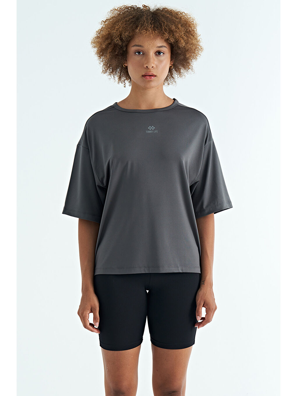 Koyu Gri O Yaka Baskı Detaylı Oversize Kısa Kol Kadın Tişört - 97263-1