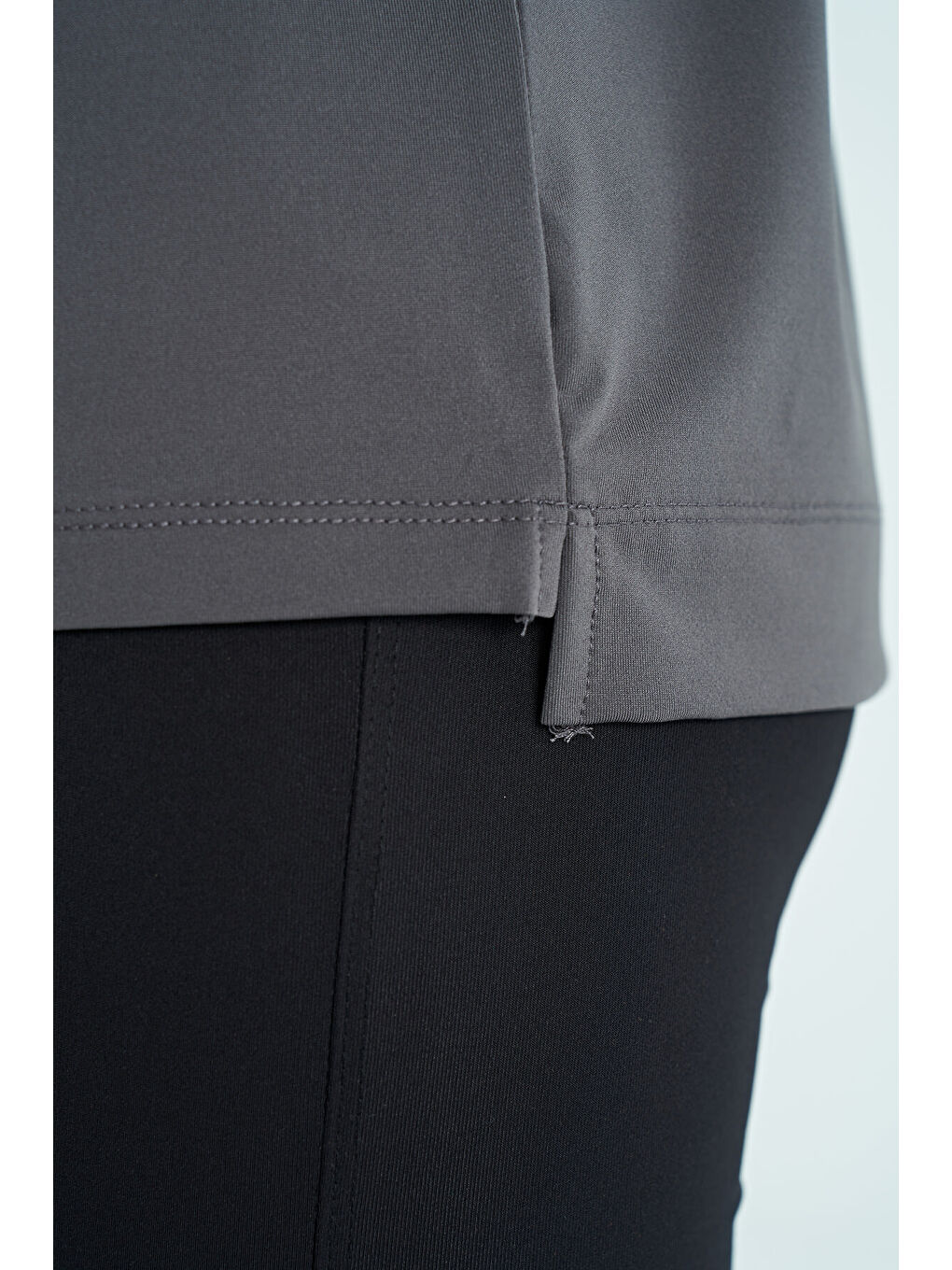 Koyu Gri O Yaka Baskı Detaylı Oversize Kısa Kol Kadın Tişört - 97263-4