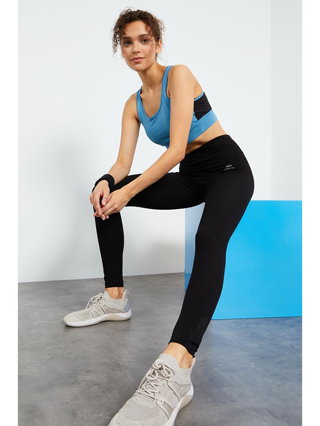 Siyah Yüksek Bel Toparlayıcı Slim Fit Dar Paça Kadın Tayt - 94011-1