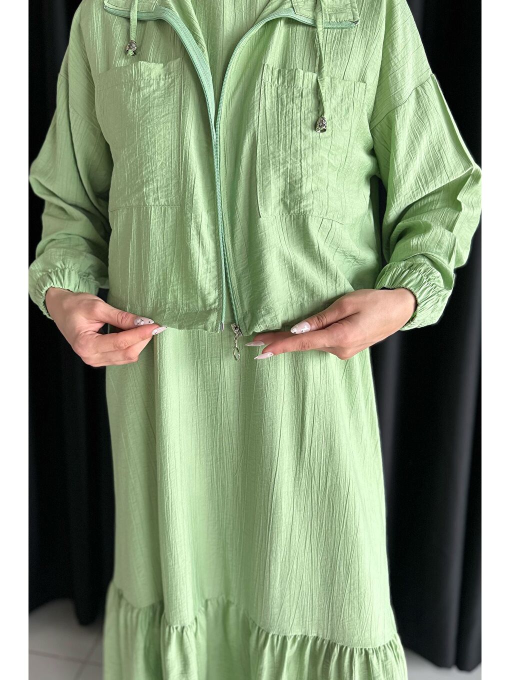 Yeşil Etek Ucu Fırfırlı Bel Lastikli Hırka Kombinli Tesettür Elbise-5