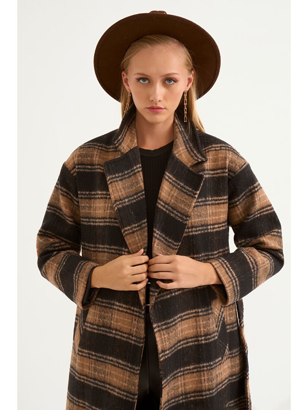 Ekose Desenli Kuşaklı Kaban - Siyah-Camel-3