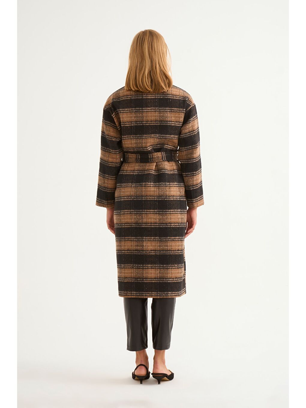 Ekose Desenli Kuşaklı Kaban - Siyah-Camel-8